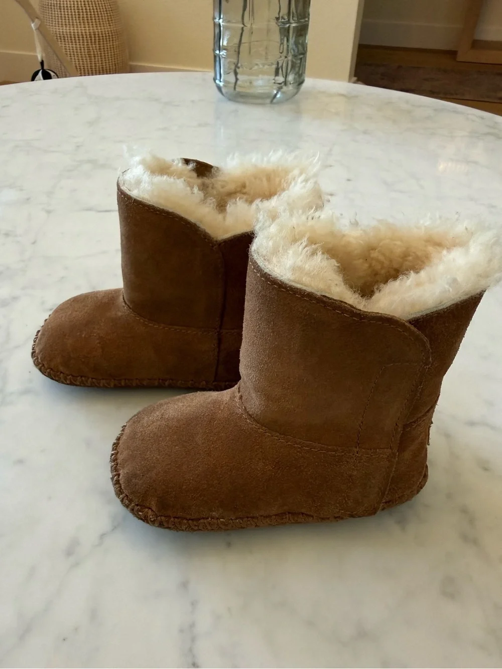 UGG Australia Toddler Classic II Chestnut Sheepskin Boots Kids Size 4/5